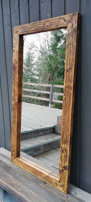 Lustro w drewnianej ramie na wymiar stare drewno