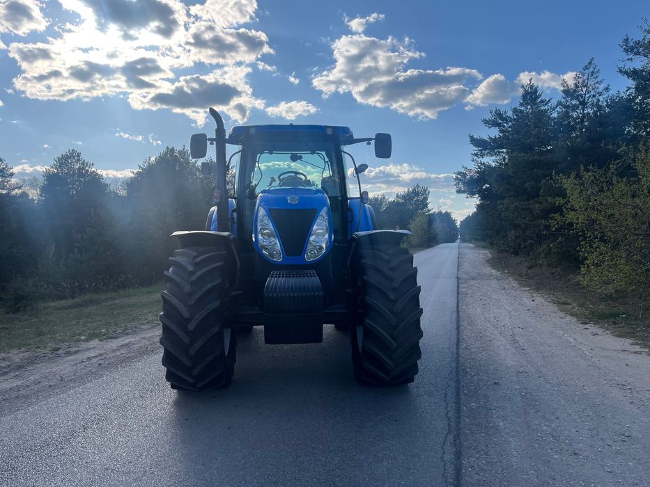 New Holland T7220