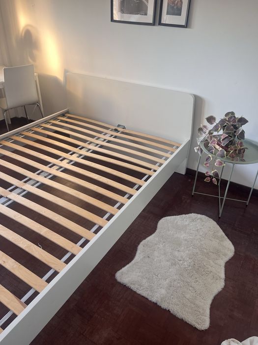 Cama IKEA MALM com colchão de molas e estrado Luröy