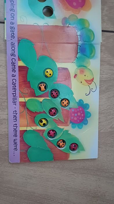 Продам книжку 10 little ladybirds