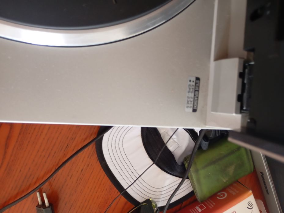 record player technics SL-DL1 and amplifier Onkyo A-M50
