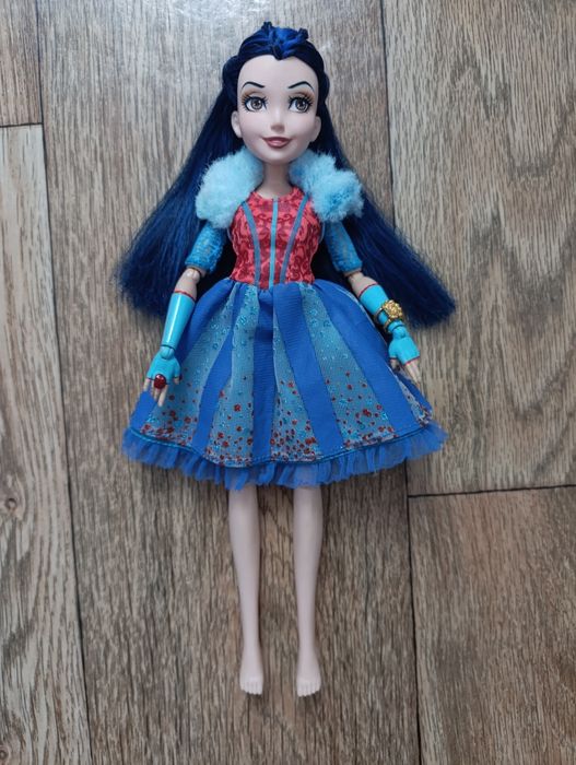 Лялька Иви Descendants  нионовый бал