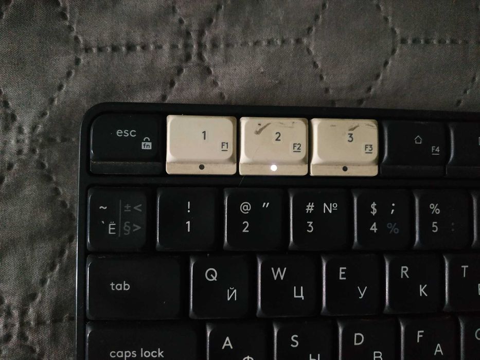 Комп'ютерна Клавіатура бездротова Logitech K375s На запчастини ремонт