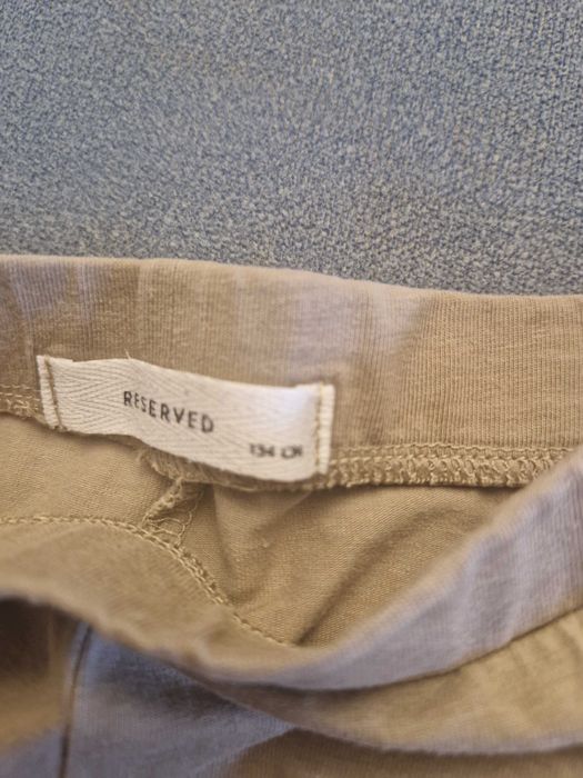 Spodnie khaki roz 134 Rezerved