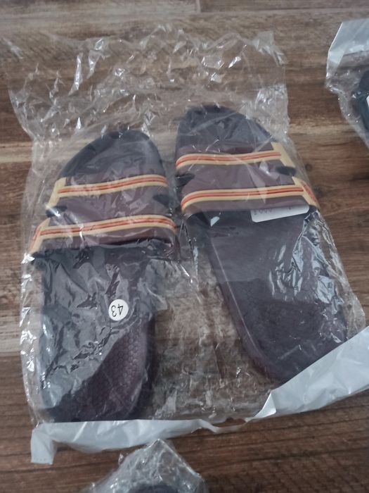 Klapki nowe 8 par.