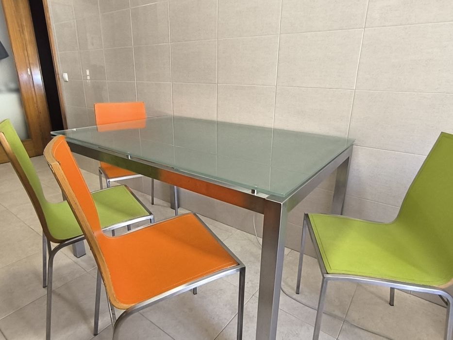 Mesa de Cozinha com 4 cadeiras