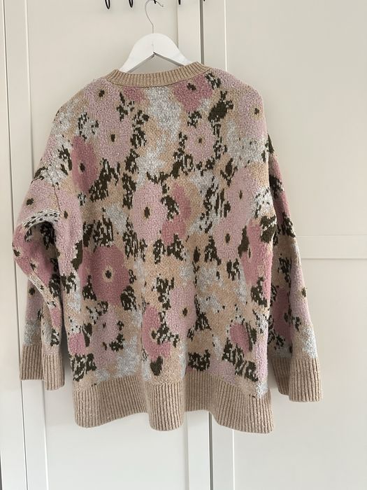 Sweter w kwiaty oversize Zara prosty