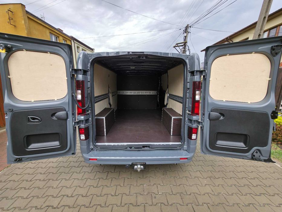 Zabudowa ze sklejki paki samochodu dostawczego busa furgonu vana