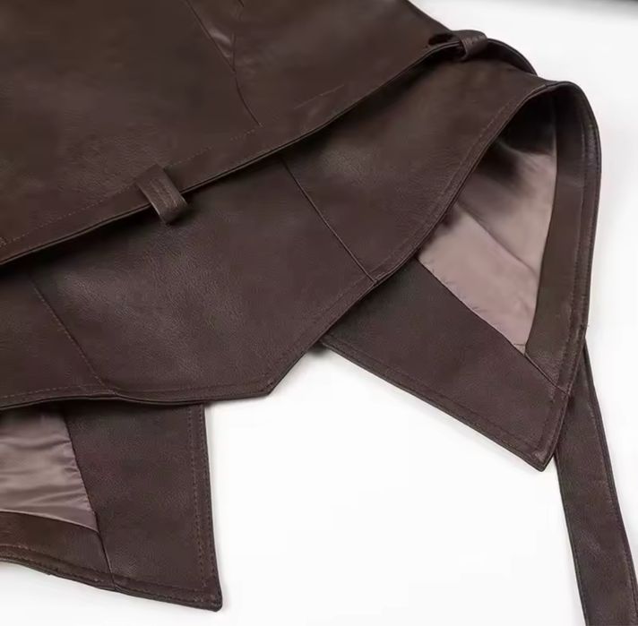 Стильна жіноча шкіряна куртка