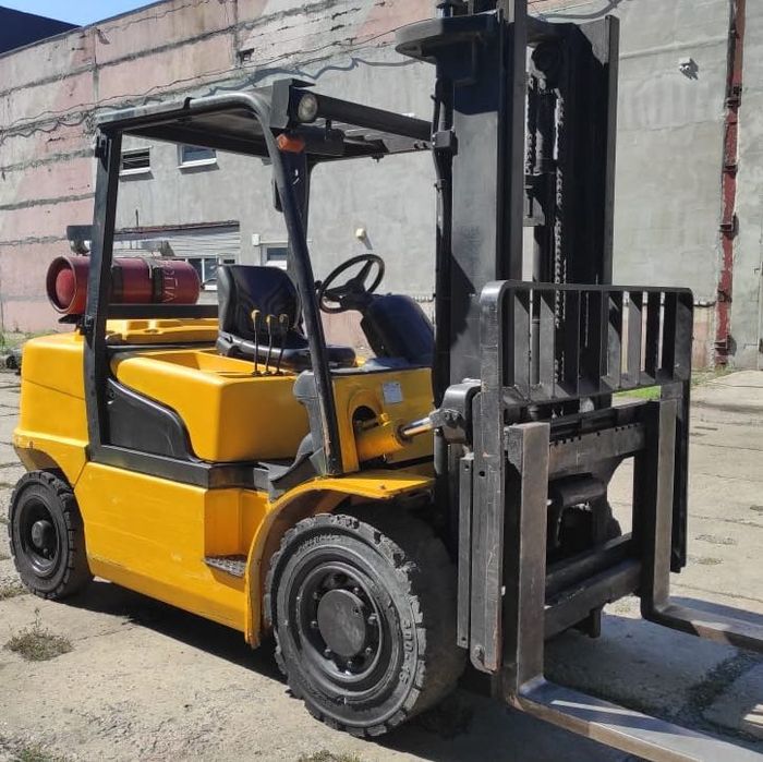 Вилковий навантажувач 4,5 тн вилочный погрузчик газ HYUNDAI 45L-7A  2012 р.в.