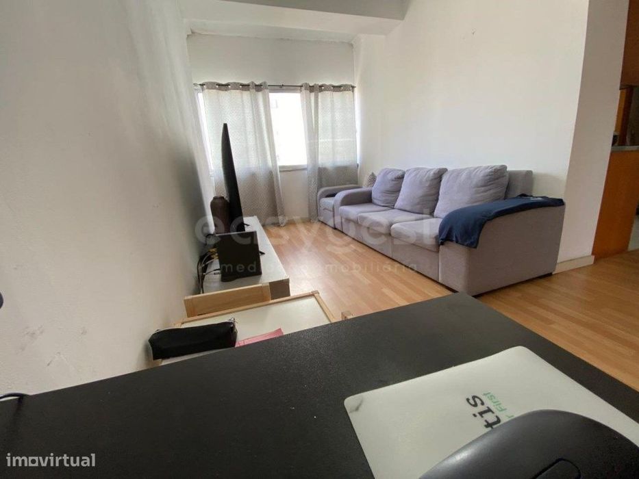 Apartamento central T2 na Moita em bom estado