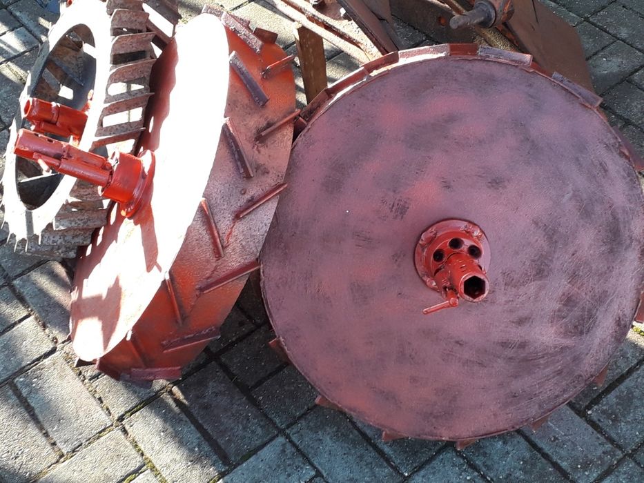 Rodas com pesos 30kg cada kubota e rodas em ferro com 50cm e 60cm para