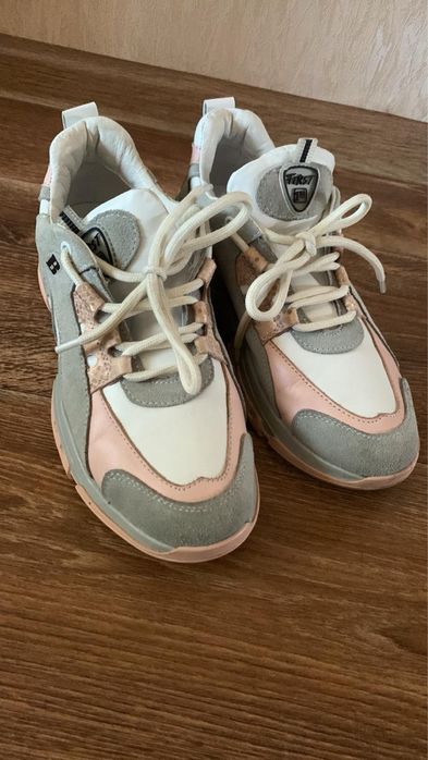 кросівки жіночі шкіряні