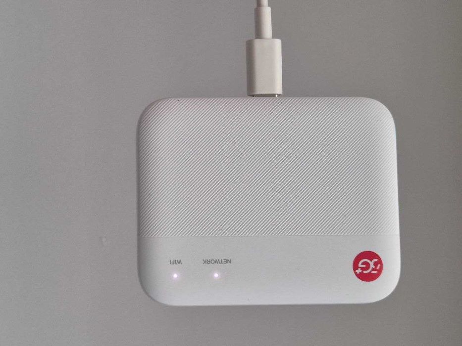 ZTE UFi F50 5G Pocket MiFi 5G Router Wi-Fi Portátil — Excelente Estado — Porto