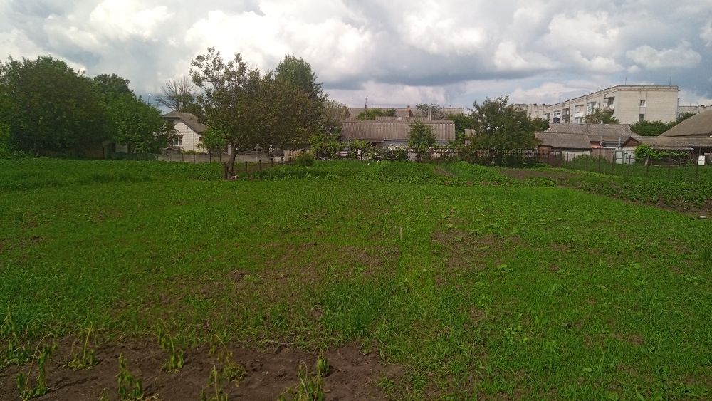 Продаётся под полдома с приусадебным хозяйством