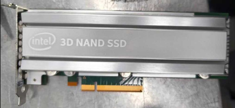 Intel D7-P5608 NVMe SSD 6.4TB PCIe 4.0 AIC (Server/Data Center)