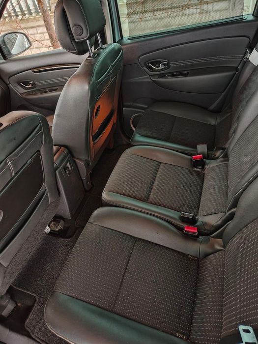 Продам своє авто Рено Сценік 2011 року.