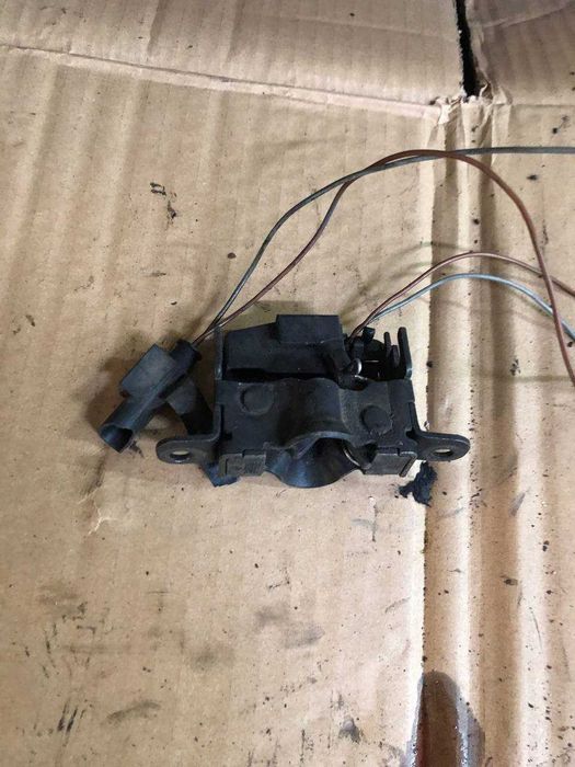 Замок капота нижня частина Mercedes ML 163