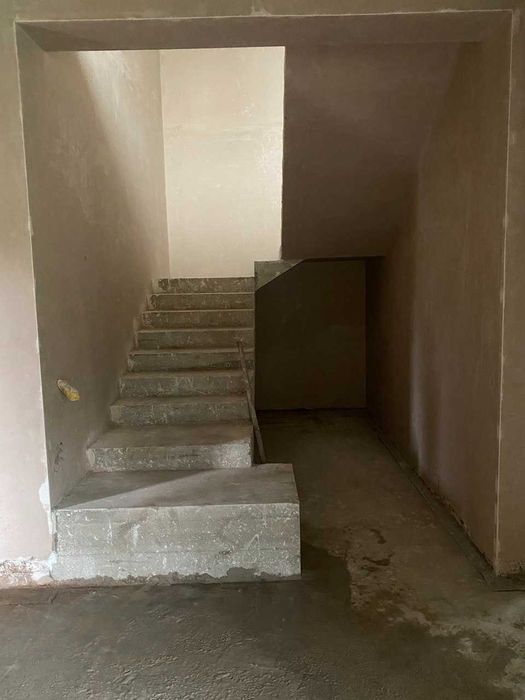 Машинна  штукатурка стін 220/380 гіпсова та цементно-вапняна