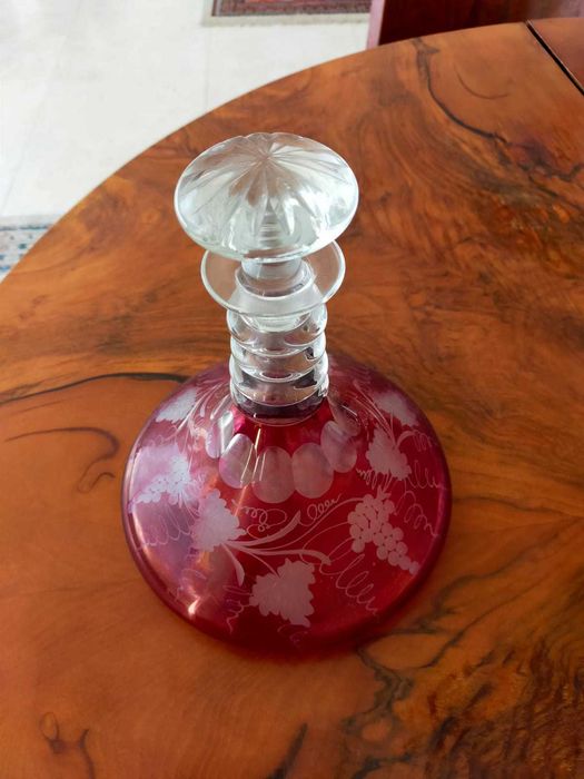 Garrafa rosa, de cristal