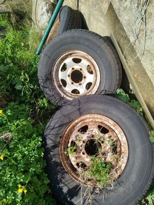 4 jantes em ferro pagero com pneus