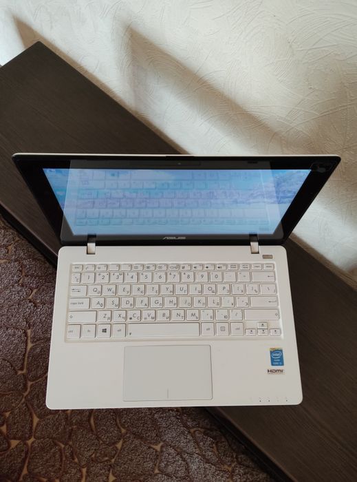 Ноутбук ASUS X200LA-CT002H 11.6"