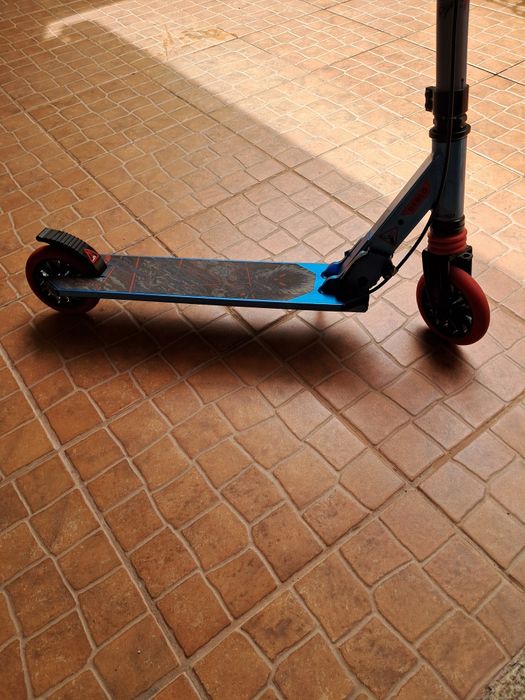 Trotinete Oxelo 2 rodas com travão no guiador e suspensão criança mid 5 grafismo azul