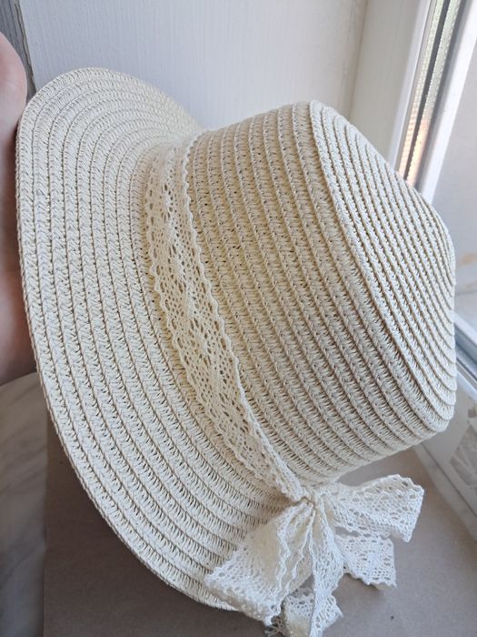 Капелюх бежевый с кружева