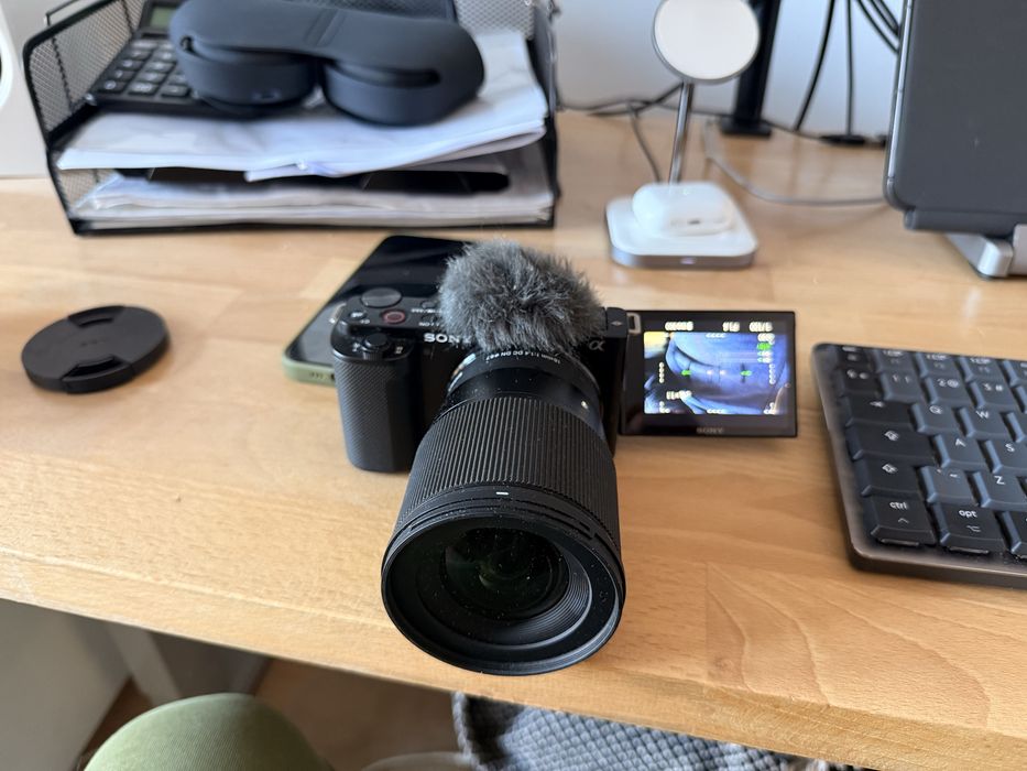 Pełny zestaw streamingowy Sony ZV-E10 + Sigma 16/1.4 + Cam Link + Yeti