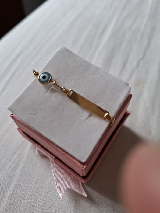 Pulseira infantil e brinco ambos com banho de ouro 18k