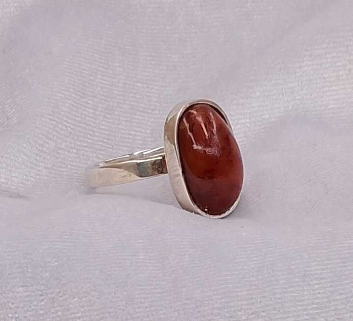 Srebrny pierścionek z bursztynem