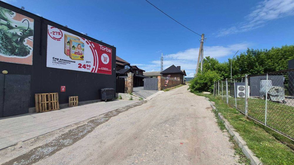 Оренда комерційної будівлі 800 м² (можливий поділ на 350 м² та 450 м²)