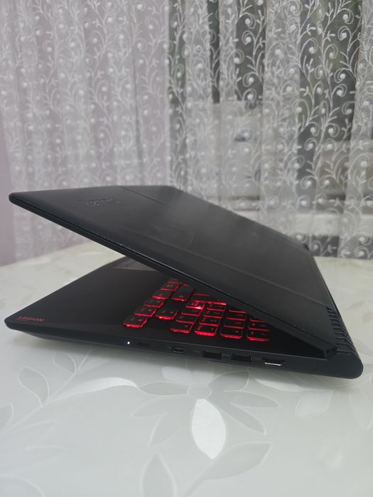Lenovo Legion Y520/GTX 1060/RAM:16GB/intel i5/SSD