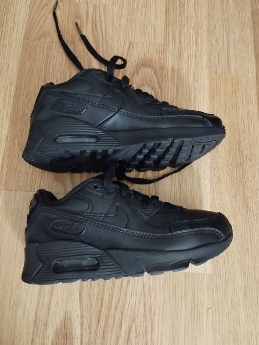 Дитячі шкіряні осінні кросівки фірми Nike розмір 32