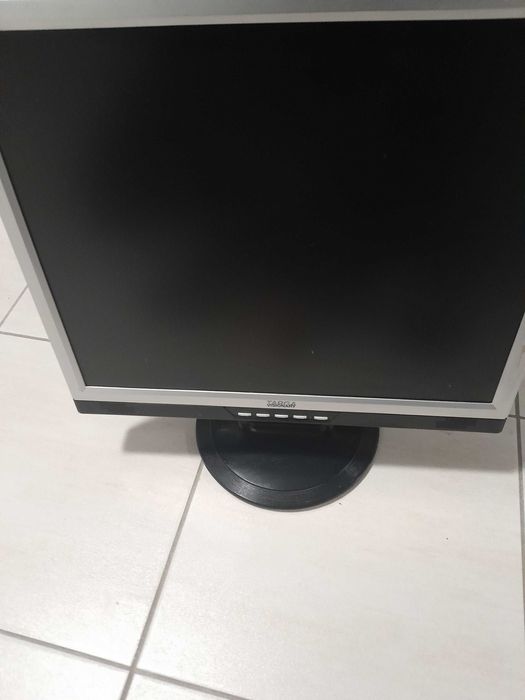 Monitor 19 cali 4:3
