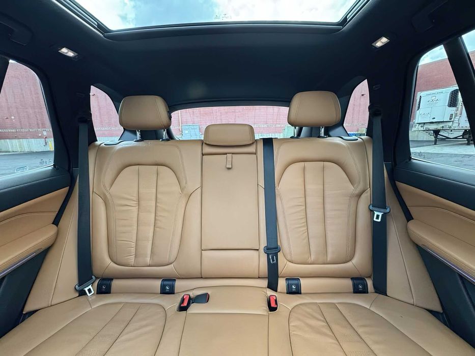 BMW X5 xDrive50i      2019