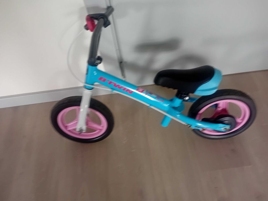 Bicicleta sem pedal menina
