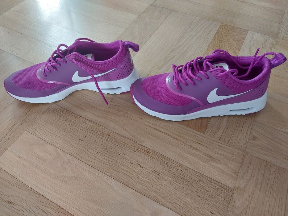 Кросівки NIKE 37.5