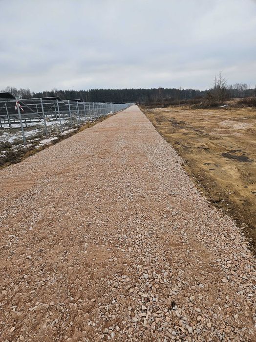 Budowa dróg i parkingów z kruszywa utwardzanie terenu z materiałem