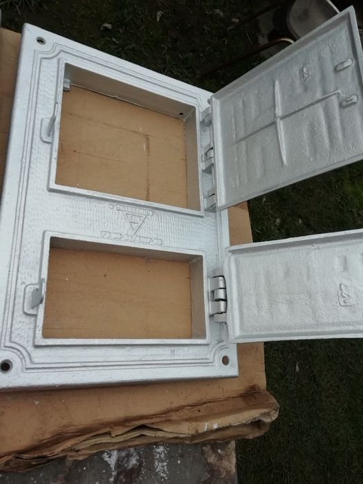 Drzwiczki żeliwne do pieca kaflowego lub wędzarni sygnowane