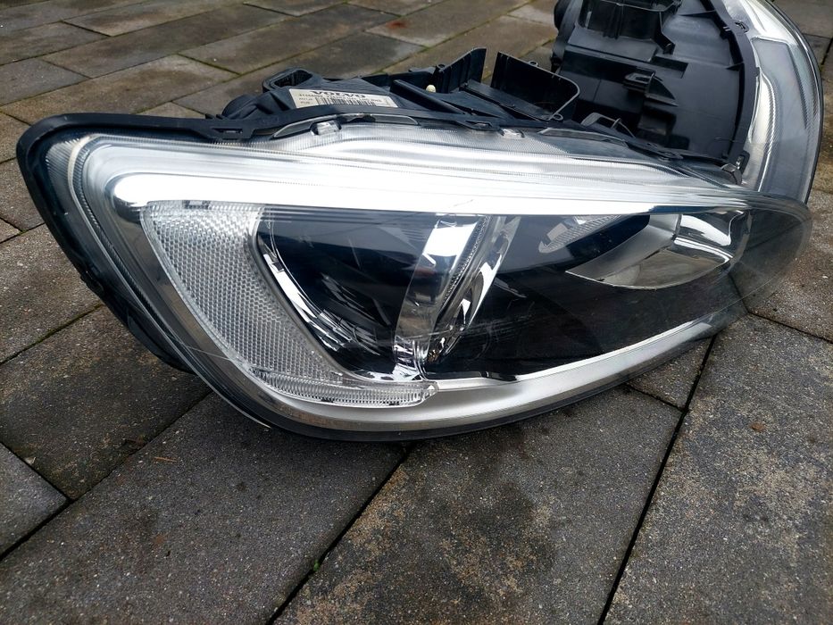Reflektor lampa przód lewa prawa /europejska/ Volvo v60 s60 lift