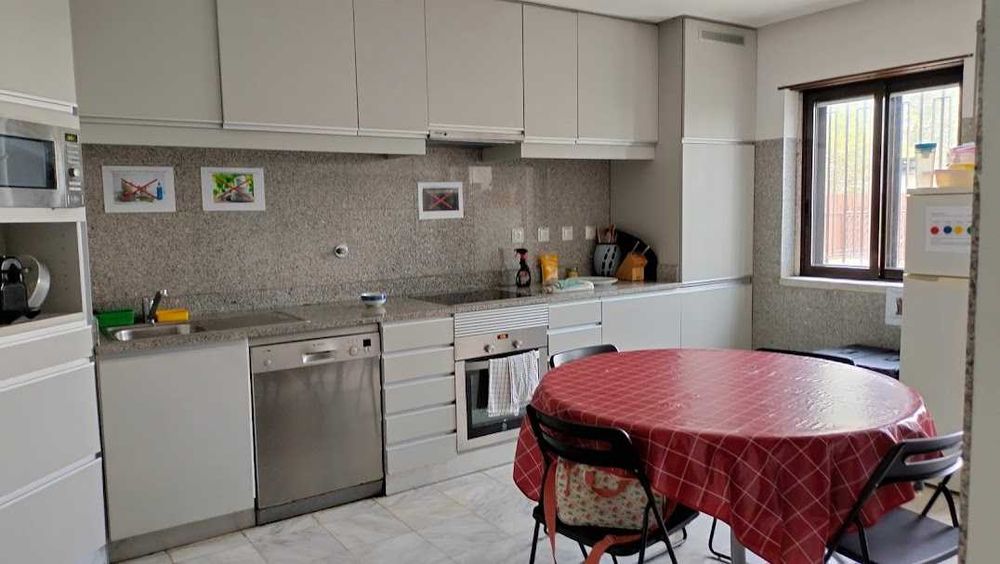 Quarto individual em moradia- Lisboa para estudante universitário, deslocado.