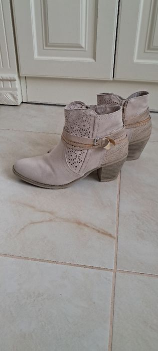 Botki beżowe z zamszowe roz.40/25cm. wkładka