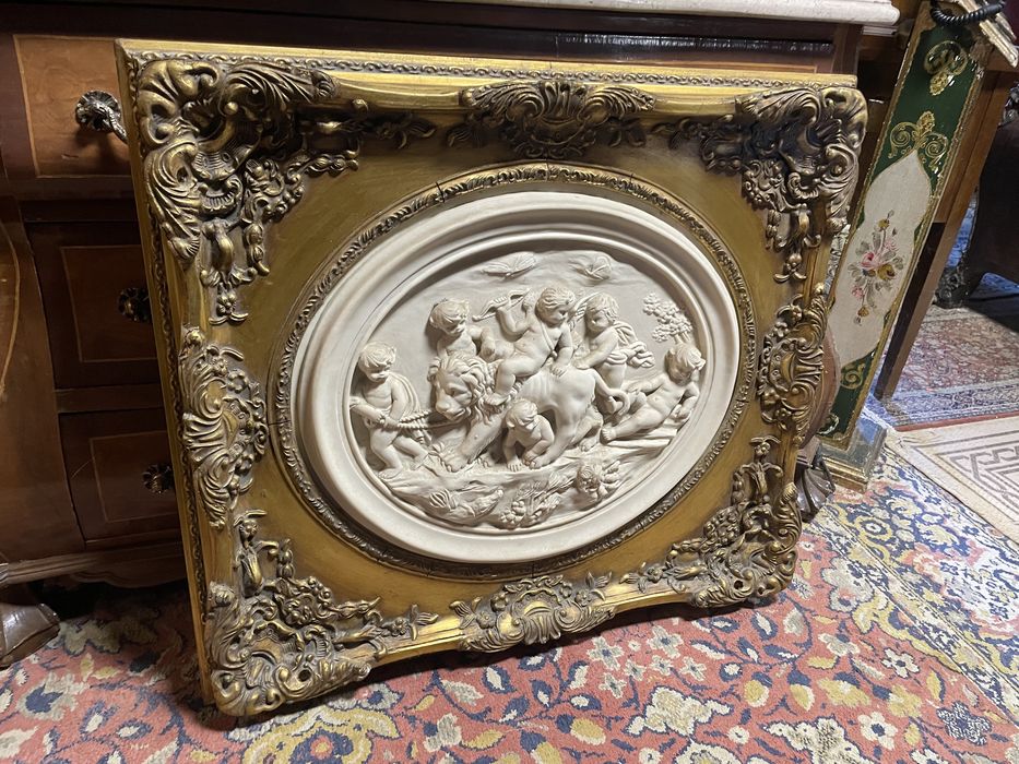 Quadro em talha dourada com querubins em marmore