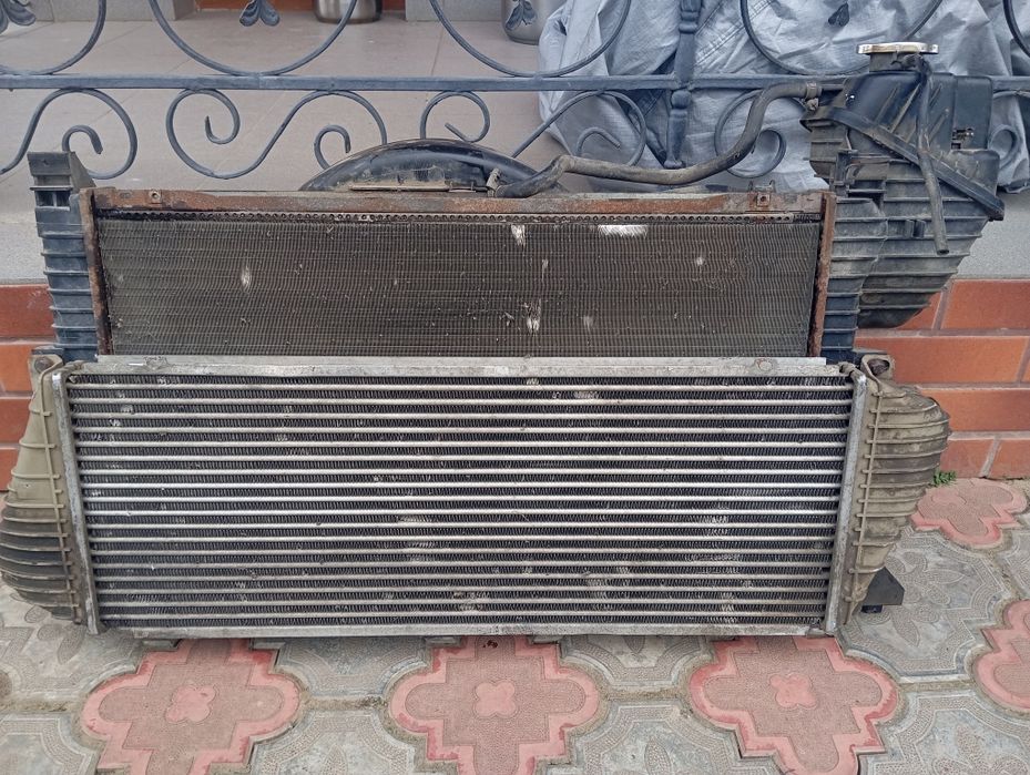 Продам у доброму стані радіатори спрінтер основний та інтеркулер