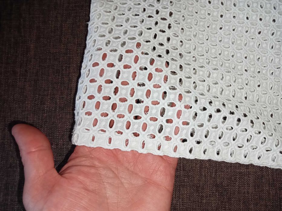 Top na ramiączkach, haftowany, biały