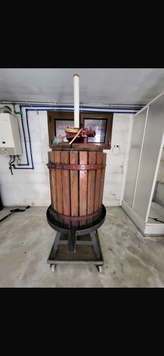 Prensa e ralador de uvas