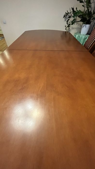 Duży stòł rozkładany, drewniany, w bardzo dobrym stanie!