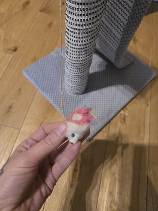 Drapak dla kota, materiałowy z zabawką