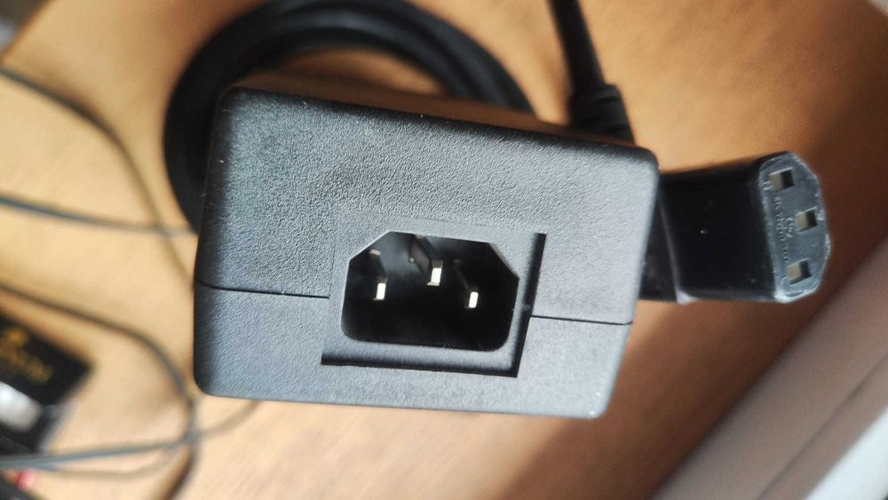 Zasilacz sieciowy HP  plus  kabel zasilający